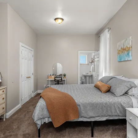 Family-friendly Manito Park home. Close to downtown, hospitals & colleges.