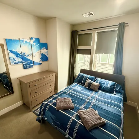 Modern Townhome w/ Rooftop Patio in RiNo/ Five Points, Denver