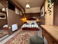 Beautiful Large Country Barn Conversion Hot Tub, Pool, BBQ Hut, Large Grounds - Pools