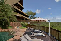 Victoria Falls Safari Club - Romantic