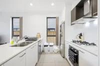 Lovely 4BR Austral Retreat Close to Station For 10 Guests - Villas