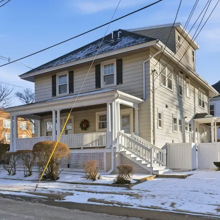 3Br Salem Townhouse Minutes to Downtown