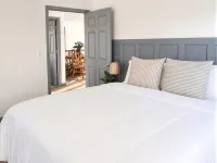 4 Bedroom Lakehouse w/ Hot Tub, Firepit, & Game Room - Parvekkeita