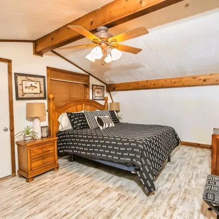 Lake Views, Short Walk to Water, Joy Rock Garden, Sleeps 7