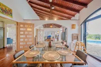 PALM HOUSE LUXURY VILLA - OCEAN FRONT PARADISE