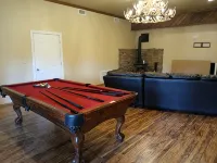 The Treehouse a 4-bedroom log cabin on 3 acres in Heber-Overgaard Hotels in Heber