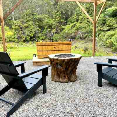NEW! Volcano Tea House Cottage 2-HotTub-FirePlace Hotel Exterior