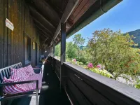 Modern farmhouse for 10 people Hotels in Nesselwang