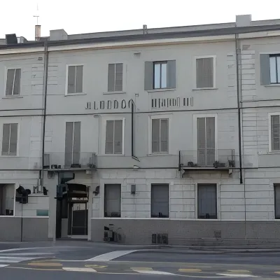 Albergo Bianchi Stazione Hotels near Old Town