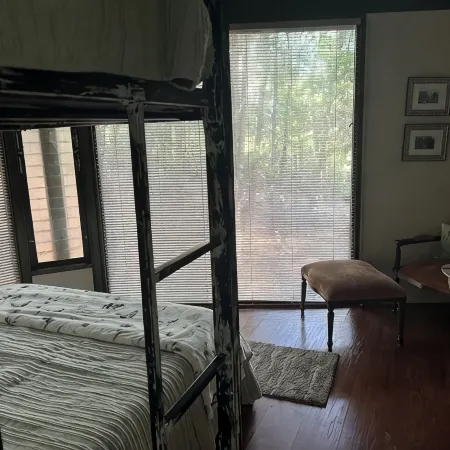 "PEACE IN A POD" CHARMING 2-Bdrm cabin right in the middle of Big Canoe!