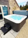 Luxury 2-Bed Cotswolds Barn with Private Hot Tub | Sleeps 4