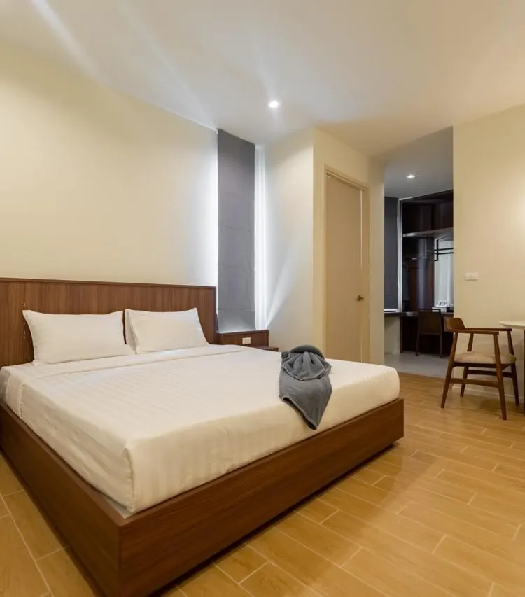 ห้องพักมาตรฐานพร้อมระเบียง ( 1 King-size Bed )