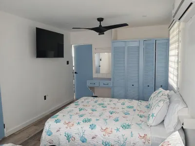 2-bedroom house in peaceful Lower Carlton w/ AC, WiFi. Within steps of the beach โรงแรมใน
