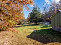 Vintage 50's & 60's theme Country Home on Wooded Acres near Franklin, Tennessee