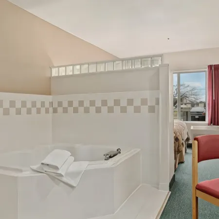 Days Inn & Suites by Wyndham Madison