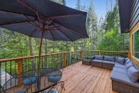 Creek Cabin - Fly-in Acres Lake Access - private Creek access with fire pit