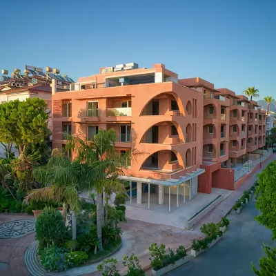 La Gaia Hotel Only Adult ダマラタス洞窟周辺のホテル