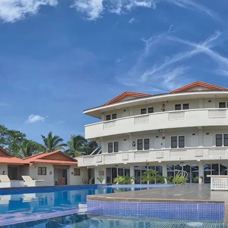 Shoreland Beach Resort by Cocotel
