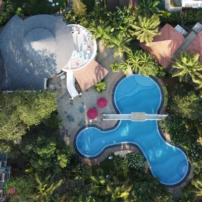 Sashas Holiday Village Hotels in der Nähe von Morjim Strand