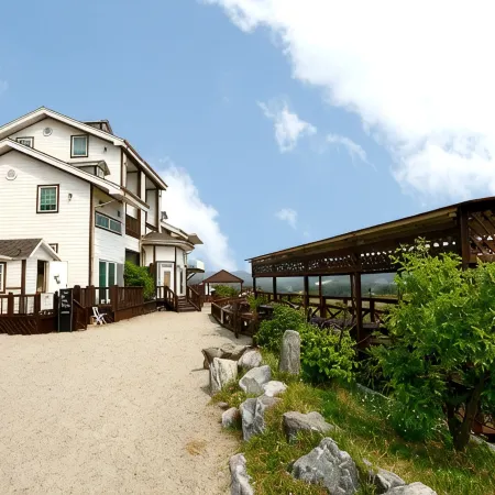 Aquamarine Pension