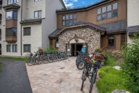 The Charter @ Beaver Creek Luxury Retreat 2B/2bath - Pool, hot tub & Ski Access - Wifi