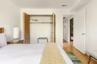 Downtown Mid-Century Modern Condo with Retro Vibes - balcony