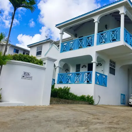 Delightful-3 bedroom with AC and Wifi near Oistins, St Lawrence Gap