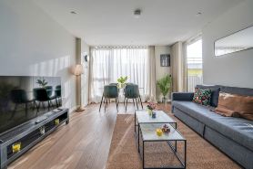 Vauxhall 1BR | Sleeps 4 | AC & Balcony | Tube