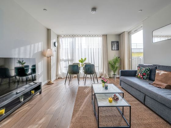 Vauxhall 1BR | Sleeps 4 | AC & Balcony | Tube