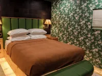 Stay in a Restored 1940s Texaco Station with Spa Bath & Oak Courtyard Hotels in Brown County