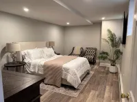Peaceful escape! PRIVATE 1BR apartment! Stone FP, pool & pickleball court.