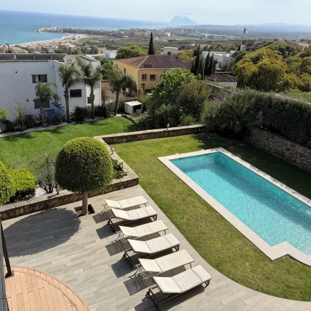 Elegant Villa W/ Views Of The Mediterranean, Gibraltar, Beach & Sotogrande Port