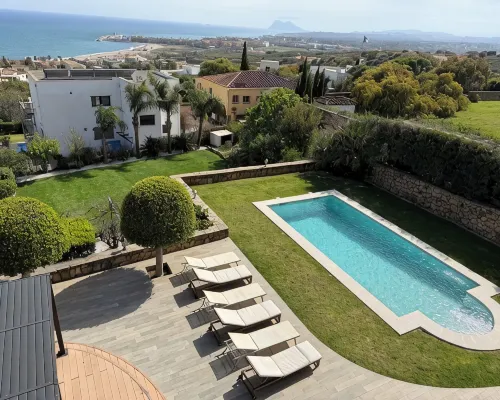 Elegant Villa W/ Views Of The Mediterranean, Gibraltar, Beach & Sotogrande Port Hotels in San Roque