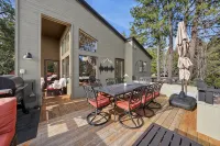 The Executive Lodge up in the West Hills and 2 Miles from Downtown Bend. - บังกะโล