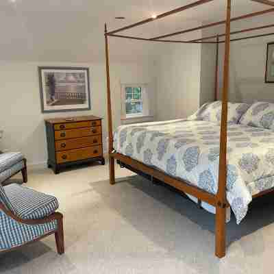 Summer Availability-  July and August . Walking Distance to Boothbay Harbor . Rooms