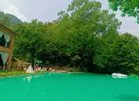 Changshan·Xuansu Xigu Courtyard Transparent Swimming Pool Resort - Pools
