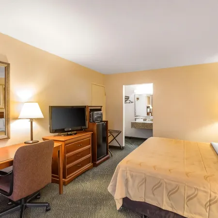 Quality Inn & Suites McDonough South I-75