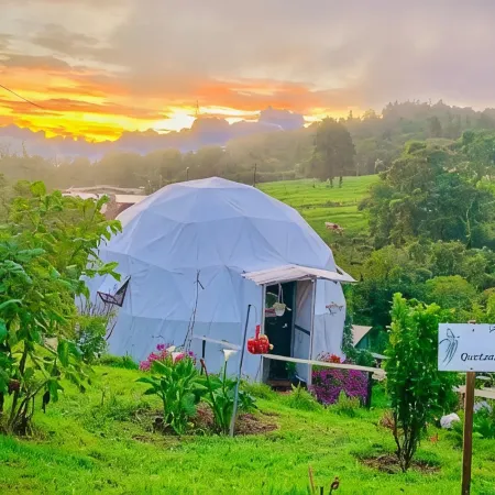 Poas Volcano Observatory Lodge & Glamping