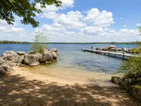 Frye Island Paradise - Renovated cabin on Sebago Lake - Just a ferry ride away - 海滩