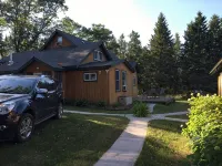 4-bedroom north woods, pet friendly cabin with WiFi, great room and fire place. - 3-Star
