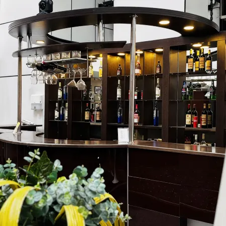 Crossway Hotel Отели рядом с достопримечательностью «Станция метро Насими»