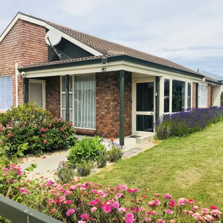 Cozy 2 Bedrooms Lavender Garden House at Oamaru, sweet as home!