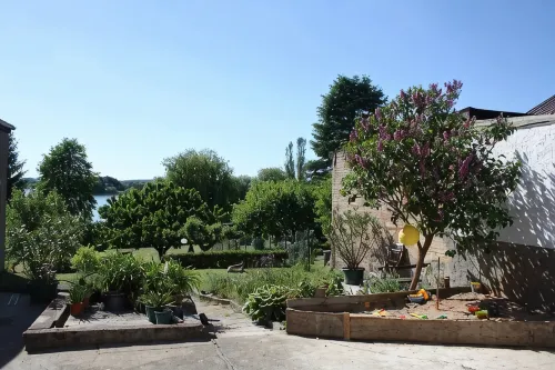Cozy vacation home with lake view and garden. The bathing area is only 2 minutes away! - Homestays