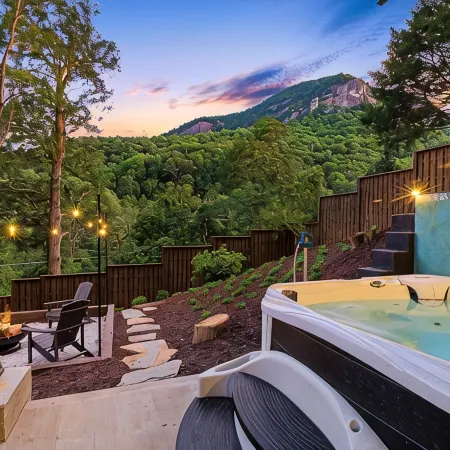 StayInOurSpace- Romantic getaway with views, walk to downtown, Hot tub, fire pit