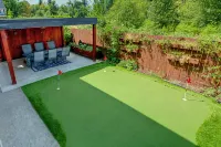 Retro Arcade Paradise! 4Br Luxury Home, Hot Tub, Sauna, Putting Green & Fire Pit - 4-Star