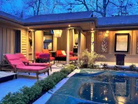 3BR secluded gem w/ pool, minutes to beaches/marinas, walk to town & restaurants