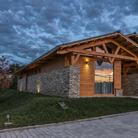 Chalet for up to 10 people with sauna, private home theater and hot tub