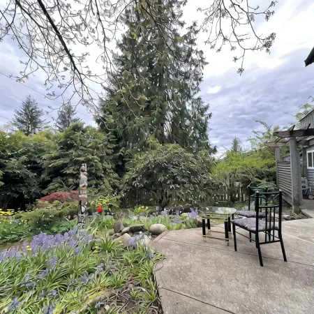 Family Friendly, Bright, & Spacious 3 Bed 2 Bath
