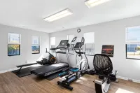 The Endless Wave: Oceanfront Condo, Sunrise View, Pool, 1-mile to Dining & Pier - Gym