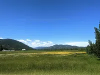 Cozy Charming Convenient Lake Street Retreat Hotels in Sandpoint